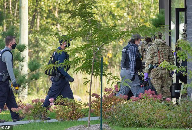 Hôm 21/9, Charles Poirier, thành viên của Cảnh sát Hoàng gia Canada (RCMP), cho biết, Ferrier được cho là đã gửi tổng cộng 6 lá thư (chứa chất độc ricin), trong đó có 1 phong bì thư gửi tới Nhà Trắng và 5 lá thư gửi tới các cơ quan thực thi pháp luật ở Texas. Ảnh: AP.