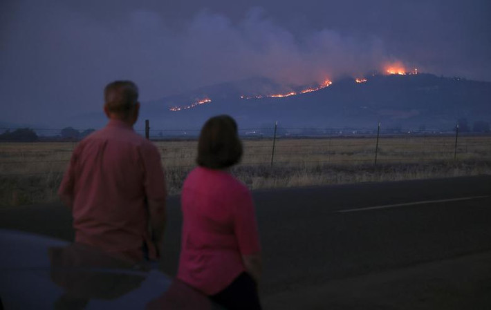 Khoảng 3.000 nhân viên cứu hỏa vẫn đang chiến đấu với gần 30 đám cháy ở Oregon. Theo các quan chức cứu hỏa, cần gấp đôi lực lượng trên để kiểm soát những đám cháy đó.