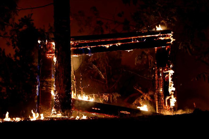 Ngôi nhà bị lửa thiêu rụi ở Tollhouse, California, ngày 8/9.