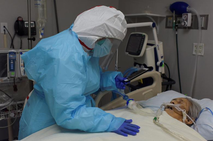 Theo số liệu của Đại học Johns Hopkins, tính đến ngày 23/9, Mỹ ghi nhận tổng cộng 6,89 triệu ca mắc COVID-19, trong đó có hơn 200.000 người tử vong. Nước này hiện vẫn là vùng dịch lớn nhất thế giới. (Nguồn ảnh: Reuters)