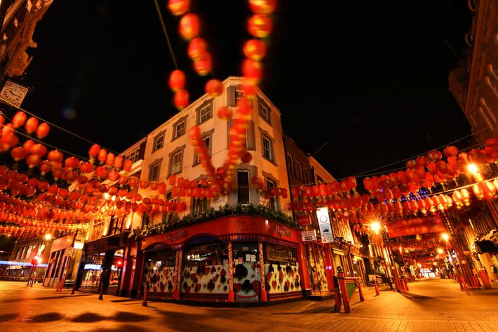 Khu phố Tàu ở London rực rỡ ánh đèn nhưng im ắng lạ thường.