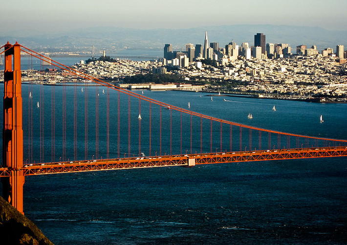 Cầu Cổng Vàng là biểu tượng nổi tiếng nhất của San Francisco, và nó xuất hiện trong ít nhất 100 bộ phim. Ảnh: Wikipedia.