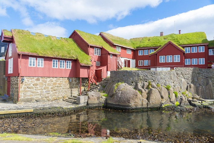 Vào khoảng tháng 4/2019, Faroe tạm thời đóng cửa một phần quần đảo này để "trùng tu" lại những địa điểm du lịch nổi tiếng. Khoảng 100 tình nguyện viện cùng người dân địa phương cùng tham gia chiến dịch quảng bá du lịch và sự bền vững của quần đảo này. Ảnh: Forbes.