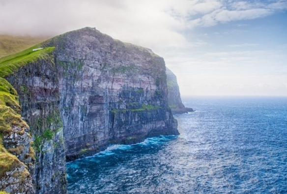Năm 2006, National Geographic Traveler đã bầu chọn Faroe là quần đảo hấp dẫn nhất thế giới trong 111 "ứng cử viên". Ảnh: AB.