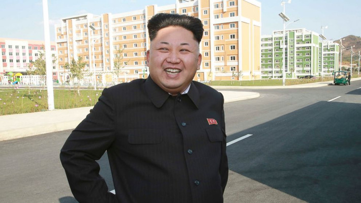 Đến ngày 14/10/2014, Hãng thông tấn chính thức KCNA của Triều Tiên cho biết nhà lãnh đạo Triều Tiên Kim Jong-un đã lần đầu tiên xuất hiện trước công chúng sau hơn 1 tháng vắng bóng. Ảnh: KCNA.