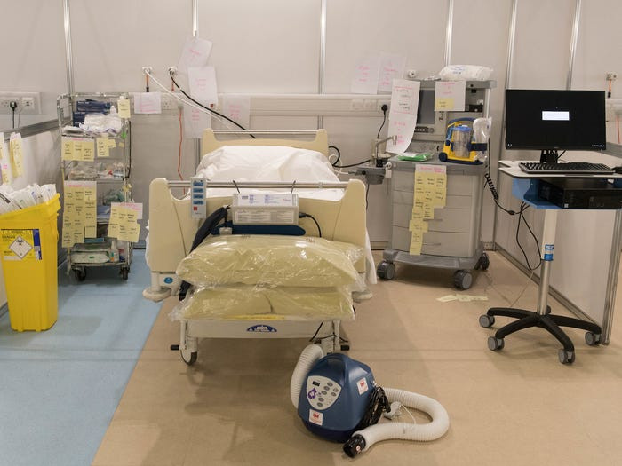 Bên trong một phòng điều trị cho bệnh nhân nhiễm virus SARS-CoV-2 trong bệnh viện dã chiến Nightingale ở Anh.