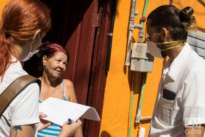 Từng hộ dân ở Cuba sẽ được kiểm tra để phát hiện trường hợp nhiễm hoặc nghi nghiễm virus SARS-CoV-2 sớm nhất. Ảnh: OCN.