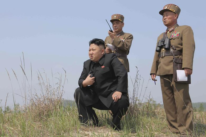 Ông Kim Jong-un chỉ đạo vụ phóng thử tên lửa của đơn vị 851 vào tháng 4/2014.