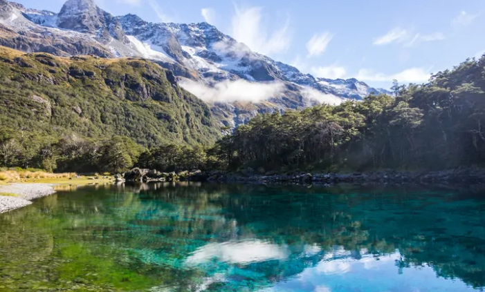 Hồ nước sạch nhất thế giới là Hồ Blue ở New Zealand. Ảnh: SC.