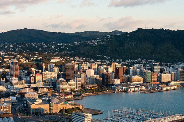Tuy nhiên, New Zealand được xếp hạng cao trên thế giới về nhiều phương diện như chất lượng cuộc sống, y tế, giáo dục và tự do; được Viện Legatum đánh giá là một trong những quốc gia thịnh vượng nhất toàn cầu trong nhiều năm liền. Ảnh: Wikipedia.