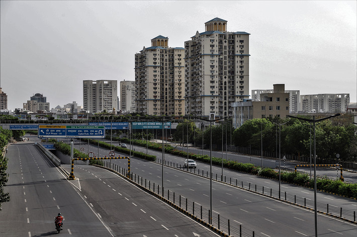 Đường phố ở thủ đô New Delhi, Ấn Độ, vắng vẻ trong những ngày đóng cửa.