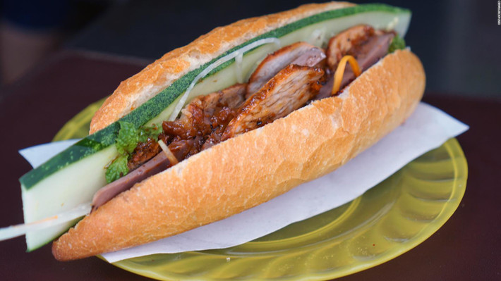 Bánh mì Việt, một món ăn có trong từ điển Oxford, nhiều lần được công nhận bởi các chuyên gia ẩm thực và truyền thông quốc tế. Báo The Guardian của Anh xếp bánh mì Việt Nam ở vị trí thứ hai trong danh sách "10 món ăn đường phố ngon và hấp dẫn nhất thế giới". Trong một bài viết trong chuyên mục ẩm thực của tờ Le Monde (Pháp), tác giả Léo Bourdin nhận xét rằng bánh mì Việt Nam là một món ăn "đơn giản, cân đối, rẻ nhưng trên tất cả là rất ngon".