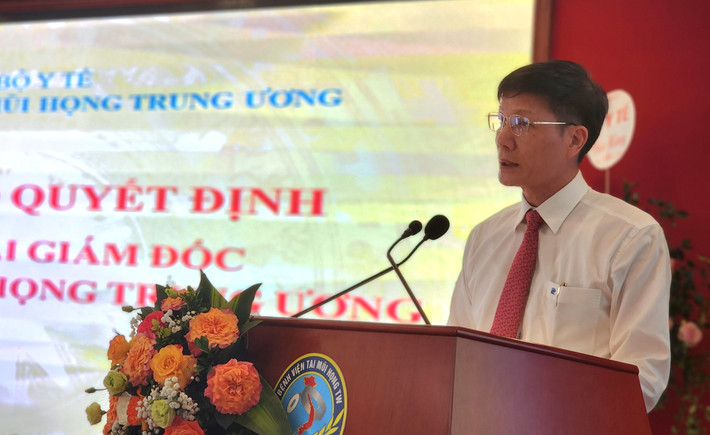 Phát biểu tại buổi lễ, Giám đốc Bệnh viện Tai Mũi Họng Trung ương Phạm Tuấn Cảnh trân trọng cảm ơn Đảng ủy, Lãnh đạo Bộ Y tế, Ban Lãnh đạo bệnh viện, lãnh đạo các khoa, phòng cùng toàn thể các viên chức, người lao động trong bệnh viện đã dành sự ủng hộ và tín nhiệm đối với cá nhân đồng chí. Ảnh: Bộ Y tế.