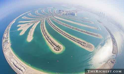 Tại Dubai, du khách sẽ có cơ hội ở trên hòn đảo nhân tạo The Palm lớn nhất thế giới và ngủ cùng những chú cá với chi phí 12.250 USD một đêm.