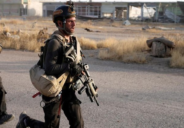 Rudaw dẫn lời nguồn tin quân sự giấu tên cho hay, lực lượng Peshmerga của người Kurd đã giành quyền quyền kiểm soát ngôi làng Dirik gần thị trấn Bashiqa, cách thành phố Mosul khoảng 12 km về phía đông bắc. Ảnh: Lực lượng Iraq trong chiến dịch giải phóng Mosul.