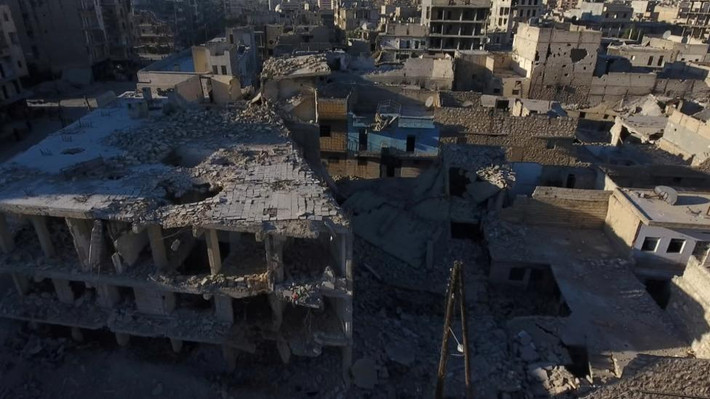 Những tòa nhà bị phá hủy tại một khu vực do phe nổi dậy Syria kiểm soát ở Aleppo hôm 27/9.