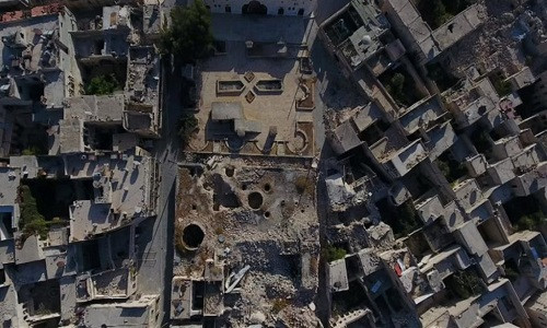 Hầu hết các tòa nhà trong khu thành cổ Aleppo đều bị hư hại do bom đạn.