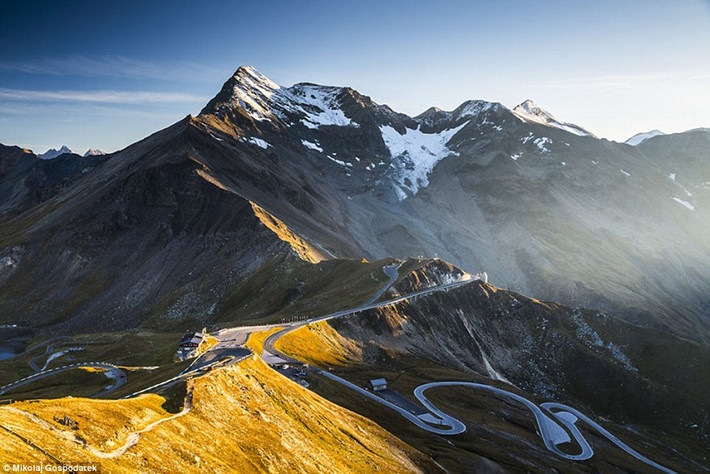 Cung đường Grossglockner High Alpine trở thành một địa điểm thu hút đông đảo du khách bởi phong cảnh tuyệt đẹp nơi đây.