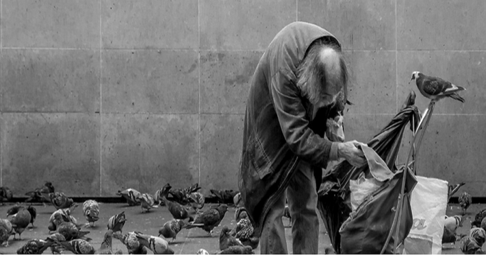 Một người vô gia cư ở thủ đô Paris, Pháp. Ảnh: Gilbert Claes.