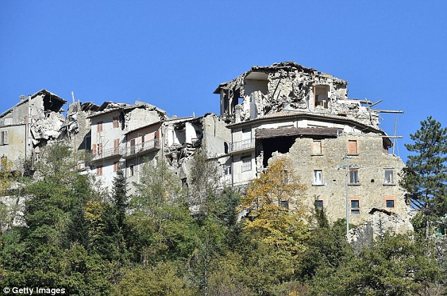 Trước đó khoảng 3 ngày, 3 trận động đất cũng đã làm rung chuyển miền trung Italy. Ảnh: EPA.