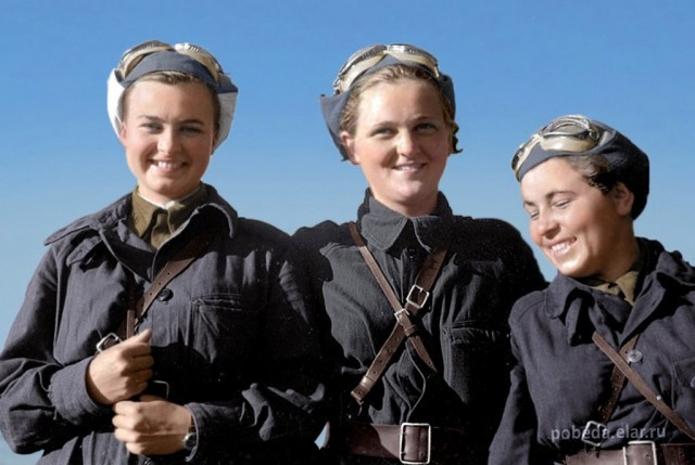 Natalia Meklin (Kravtsova), Sofia Burzaeva và Polina Gelman trong bức ảnh chụp năm 1943.