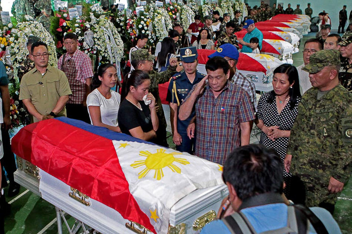 Tổng thống Philippines dự lễ tang của một binh sĩ đã thiệt mạng trong cuộc chiến chống phiến quân Abu Sayyaf ở Sulu.