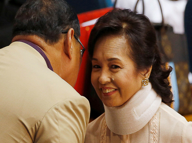 Cựu Tổng thống Philippines Gloria Macapagal-Arroyo tham dự buổi phát biểu thường niên của Tổng thống Duterte trong một phiên họp của quốc hội sau 4 năm bà bị bắt trong bệnh viện. Được biết, một trong những cam kết của ông Duterte hồi tranh cử là phóng thích bà Arroyo.