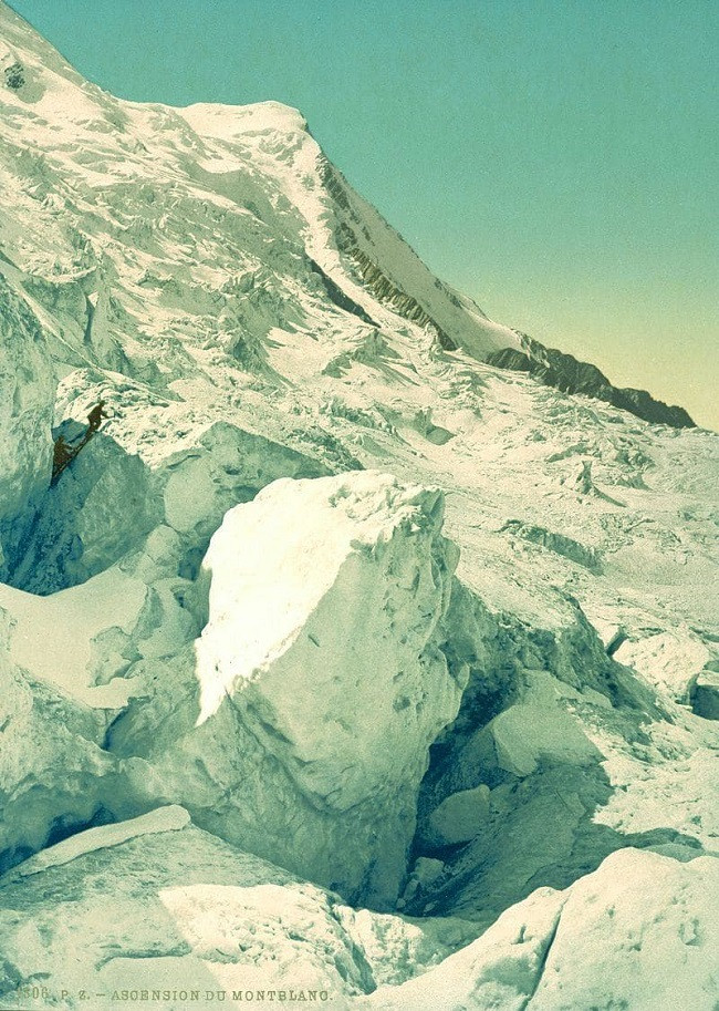 Núi Blanc là một ngọn núi thuộc dãy Alps. Với độ cao của đỉnh là 4.810 m, đây là núi cao nhất trong dãy núi Alps và Tây Âu. Ảnh: Telegraph
