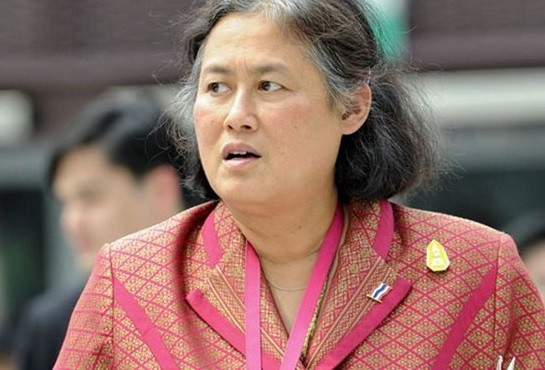 Công chúa Maha Chakri Sirindhorn, 61 tuổi, là thành viên hoàng tộc được yêu quý nhất chỉ sau quốc vương vừa qua đời. Người con thứ ba của quốc vương được người dân gọi với tên "Pra Thep", nghĩa là "công chúa thiên thần".