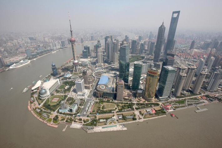 Tòa nhà Trung tâm Tài chính Thế giới Thượng Hải (Shanghai World Financial Center) ở Thượng Hải, Trung Quốc, cao 492 mét.