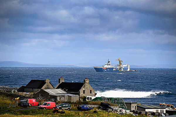 Được biết, đảo Foula thuộc quần đảo Shetland của Scotland rất vắng vẻ, chỉ có khoảng 30 người đang sinh sống trên đảo này.