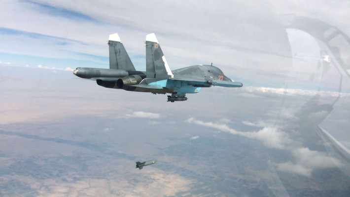 Chiến đấu cơ Su-34 thực hiện cuộc không kích nhằm vào nhóm khủng bố tại tỉnh Raqqa và Aleppo.