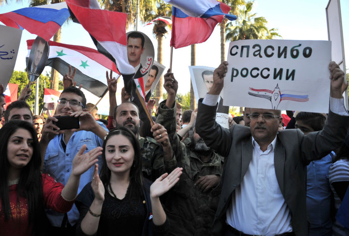 Người dân Tartus tuần hành ủng hộ chiến dịch không kích chống khủng bố tại Syria của Nga.
