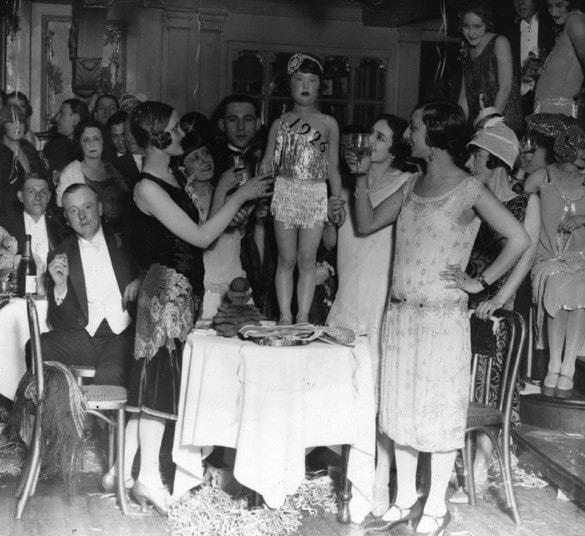 Bé gái trong bức ảnh được bình chọn là “Miss 1926” tại một bữa tiệc mừng năm mới.
