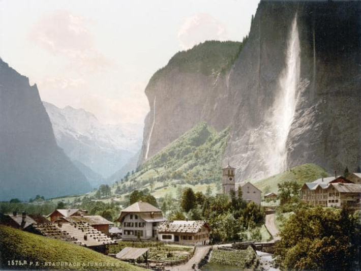 Thác nước Staubbach ở Lauterbrunnen, Thụy Sĩ. Ảnh: Telegraph
