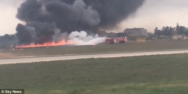 Tuy nhiên, theo các nhà chức trách, không ai trên máy bay sống sót trong vụ tai nạn khủng khiếp này. Ảnh: Sky News.
