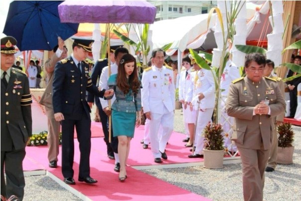 Công chúa Chulabhorn có 2 con gái. Ảnh: moltol42.wordpress.com.