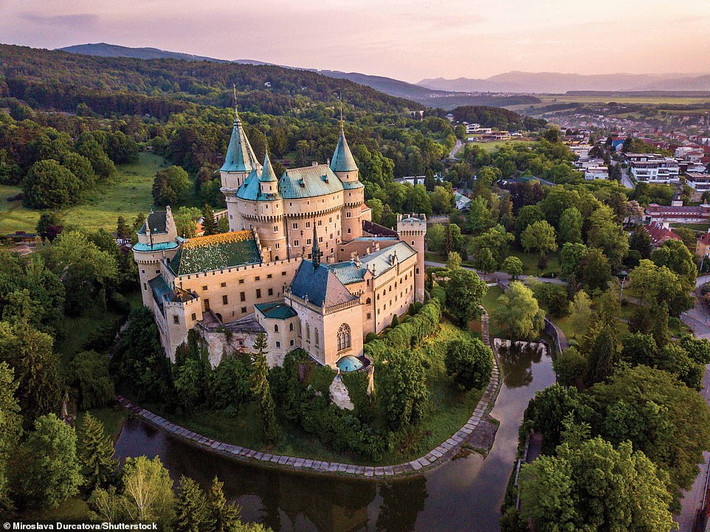 Lâu đài Bojnice ở Slovakia.