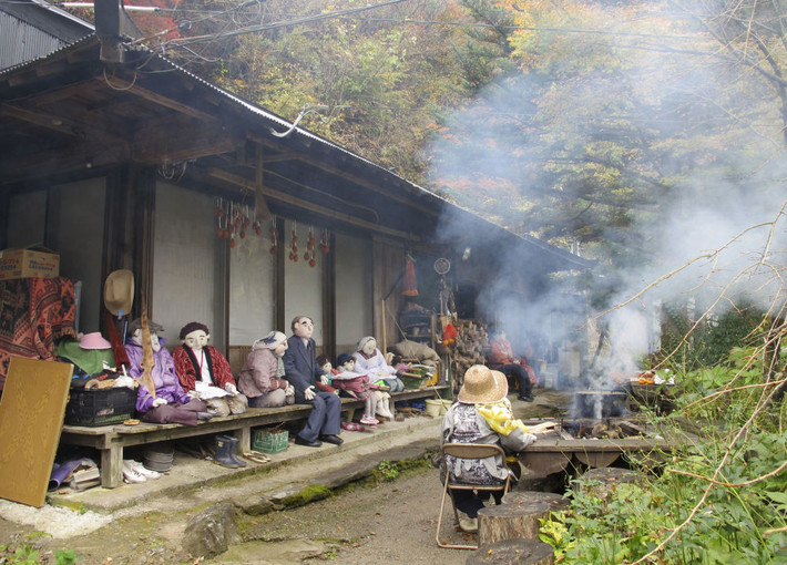 Trong ngôi làng Nagoro nằm sâu trong núi ở tỉnh Tokushima, Nhật Bản, số lượng bù nhìn còn nhiều gấp 10 lần số dân của ngôi làng này.
