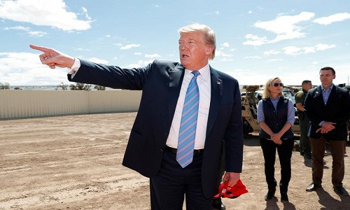 Được biết, tháp tùng Tổng thống Trump trong chuyến thị sát lần này có Bộ trưởng An ninh Nội địa Mỹ Kirstjen Nielsen.