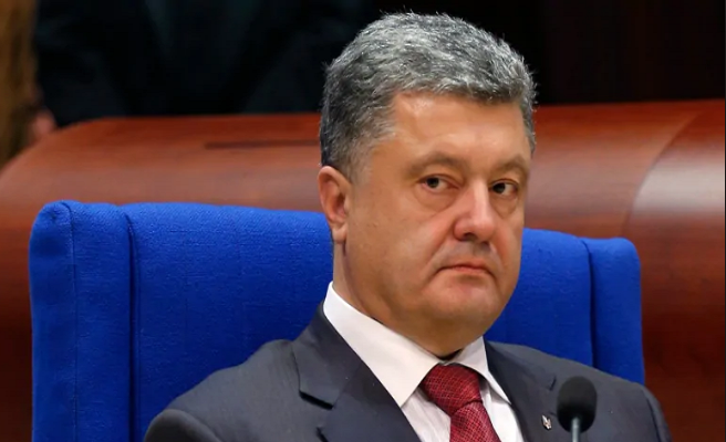 Với chiến thắng vào thời điểm đó, ông Poroshenko, người còn được biết đến với biệt danh "ông hoàng sô-cô-la”, đã thu hút sự quan tâm của toàn thế giới khi là một tỷ phú bước lên đỉnh cao quyền lực. Ảnh: CBC.