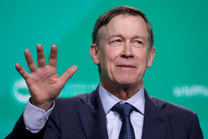 Theo hãng thông tấn Reuters, cựu Thống đốc bang Colorado, John Hickenlooper, 67 tuổi, cho đến nay là ứng viên tổng thống duy nhất của Đảng Dân chủ phản đối kế hoạch "Thỏa thuận mới xanh" nhằm giải quyết tình trạng biến đổi khí hậu.