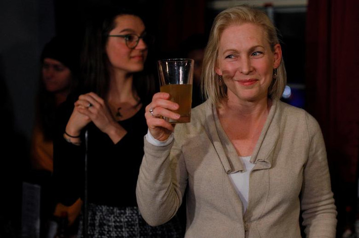 Kirsten Gillibrand, nghị sĩ 52 tuổi đến từ New York, đã công bố bản khai thuế của bà từ năm 2017 đến 2018, mang đến cái nhìn toàn diện nhất cho đến nay về tài chính của một ứng viên tham gia cuộc đua vào Nhà Trắng năm 2020, đồng thời bà kêu gọi các "đối thủ" làm điều tương tự.