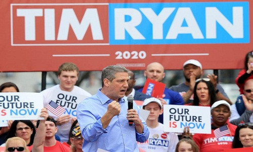 Tim Ryan, nghị sĩ 45 tuổi đến từ bang Ohio, cam kết sẽ tạo việc làm trong ngành công nghệ mới và tập trung vào giáo dục công cũng như tiếp cận với dịch vụ chăm sóc sức khỏe hợp túi tiền.