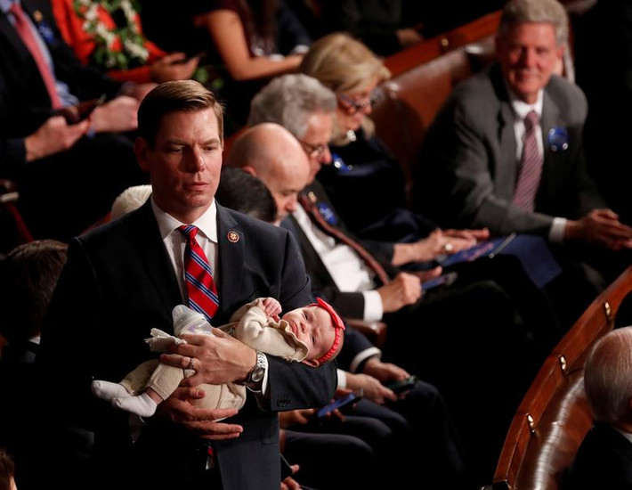 Eric Swalwell, nghị sĩ 38 tuổi đến từ quận San Francisco, California, cho biết giải quyết vấn đề nợ sinh viên và bạo lực súng đạn nằm trong số những lý do thúc đẩy ông tham gia vào cuộc bầu cử Tổng thống Mỹ năm 2020. (Nguồn ảnh: Reuters)