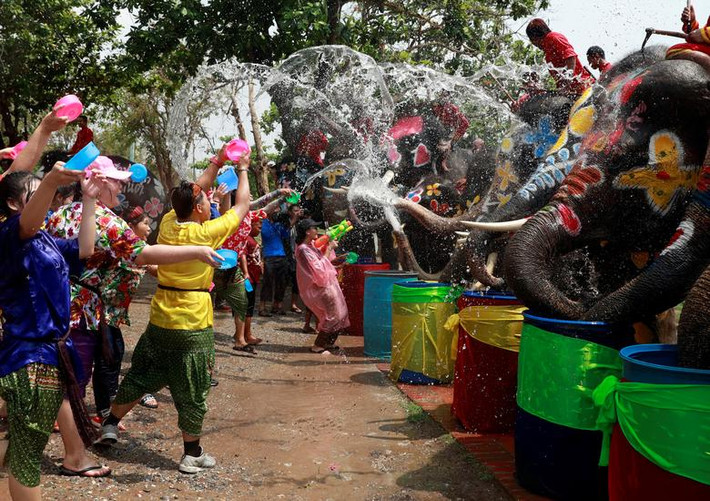 Khung cảnh náo nhiệt trong lễ hội té nước ở Thái Lan năm 2019.