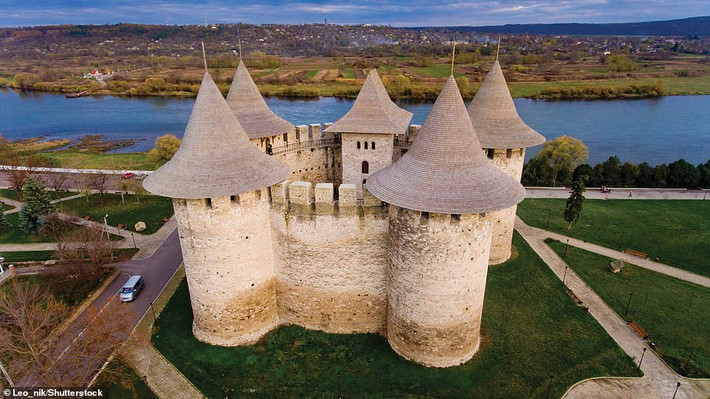 Lâu đài ấn tượng ở Soroca, Moldova.