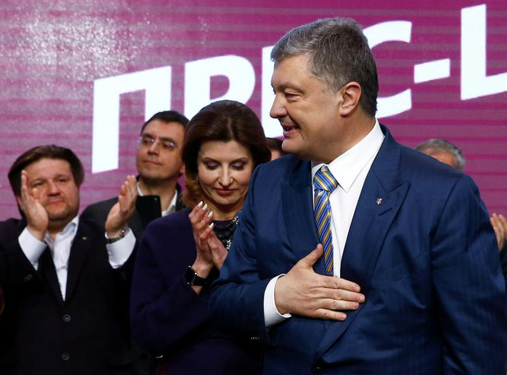 Tuy nhiên, ông Poroshenko vẫn nhận thất bại trước "đối thủ" Zelensky.