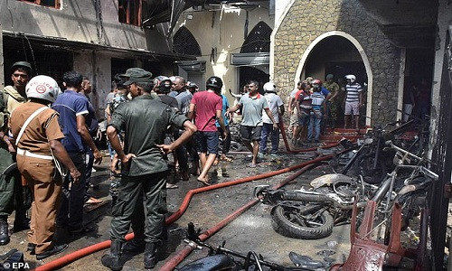 Ít nhất 27 người thiệt mạng trong vụ nổ tại nhà thờ Zion ở thành phố Batticaloa. Ảnh: EPA.