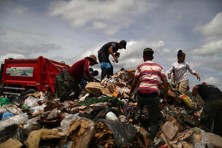 Những di dân Venezuela này cho rằng chính sự quản lý yếu kém nền kinh tế của Tổng thống Nicolas Maduro đã khiến cuộc khủng hoảng trong nước trở nên trầm trọng hơn, buộc hàng triệu người phải sơ tán.